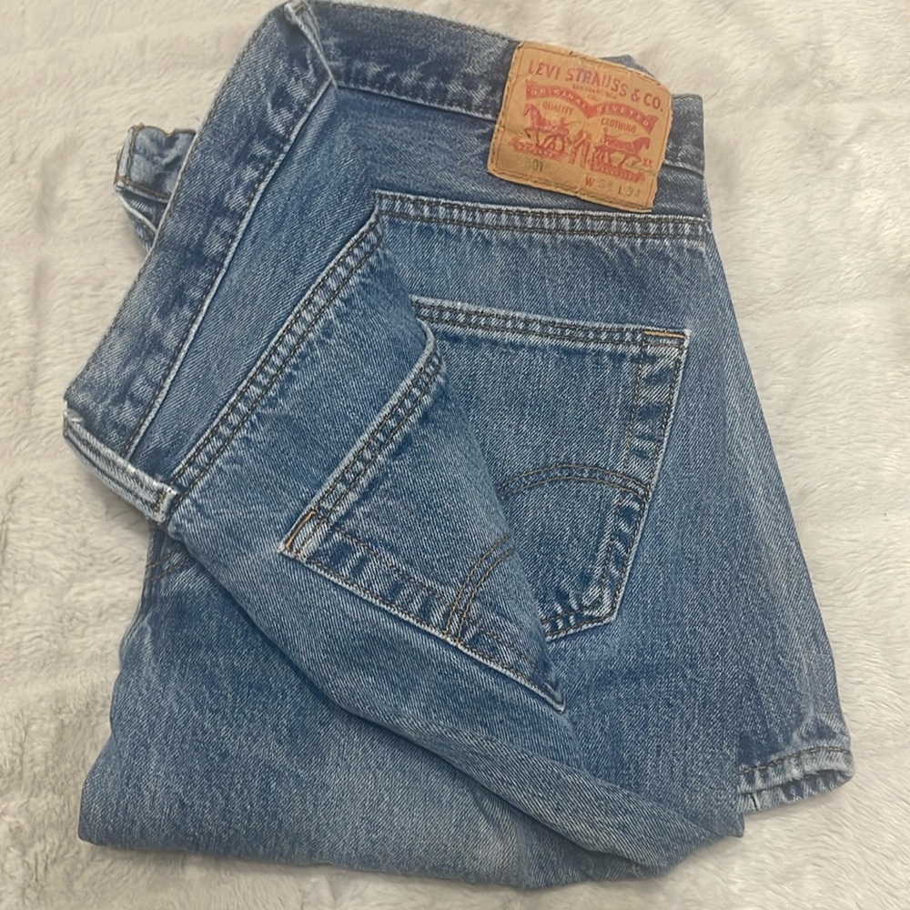 Men’s Levi 501 button down jeans. Sz 34 x 34 boot cut